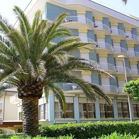 Hotel Boston Alba Adriatica Exterior foto