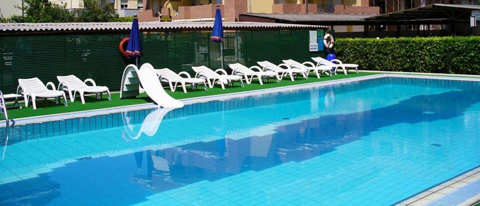 Hotel Boston Alba Adriatica Exterior foto