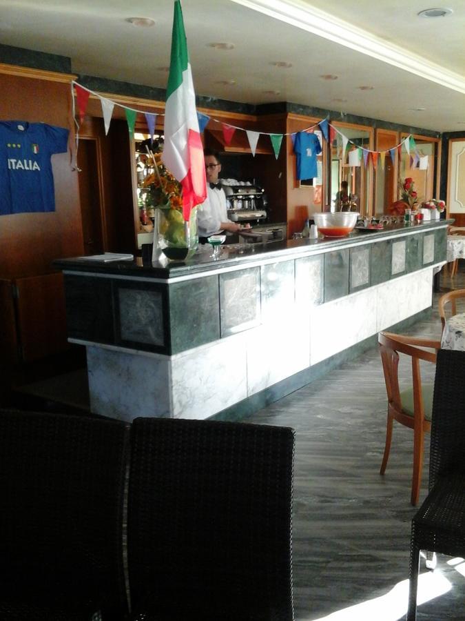Hotel Boston Alba Adriatica Exterior foto