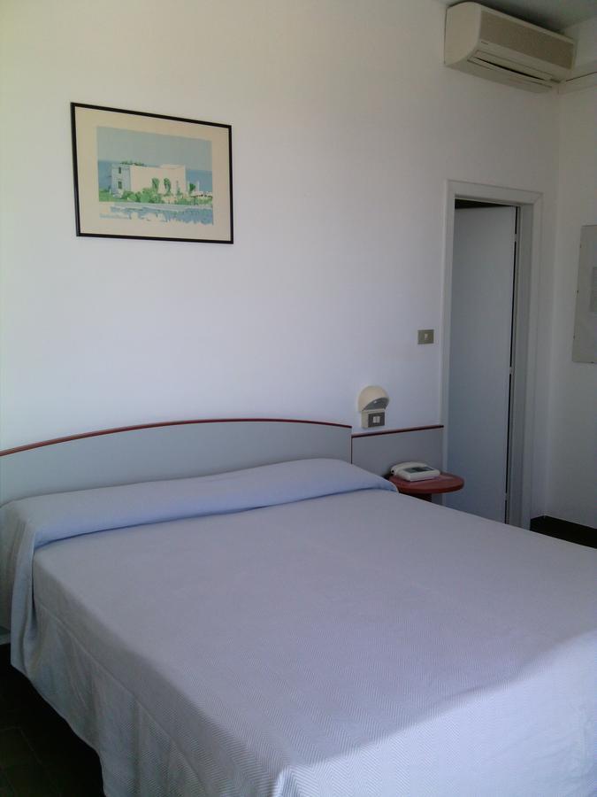 Hotel Boston Alba Adriatica Exterior foto