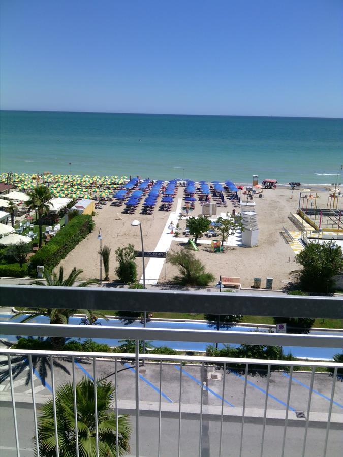 Hotel Boston Alba Adriatica Exterior foto