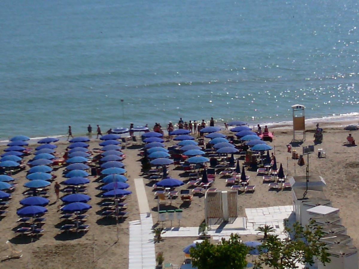 Hotel Boston Alba Adriatica Exterior foto