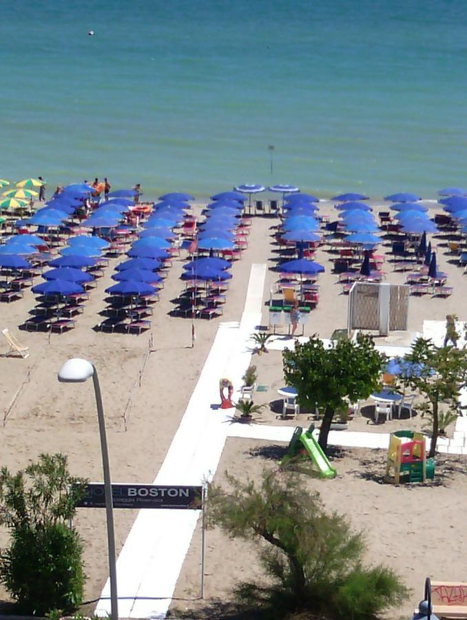 Hotel Boston Alba Adriatica Exterior foto