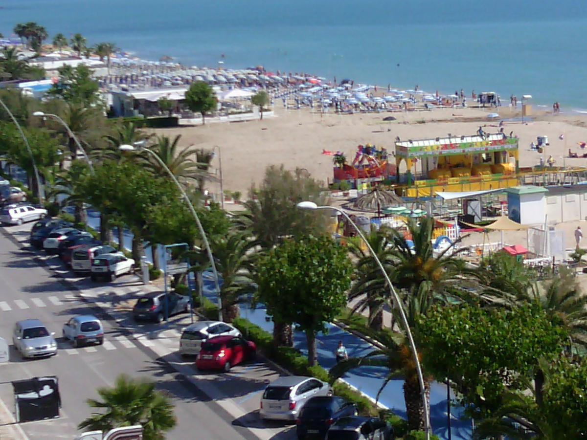 Hotel Boston Alba Adriatica Exterior foto