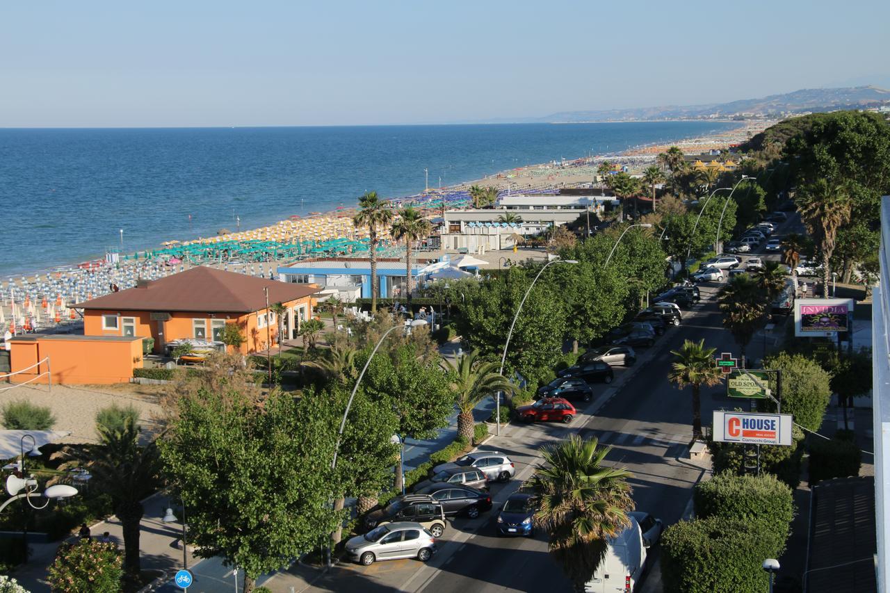 Hotel Boston Alba Adriatica Exterior foto