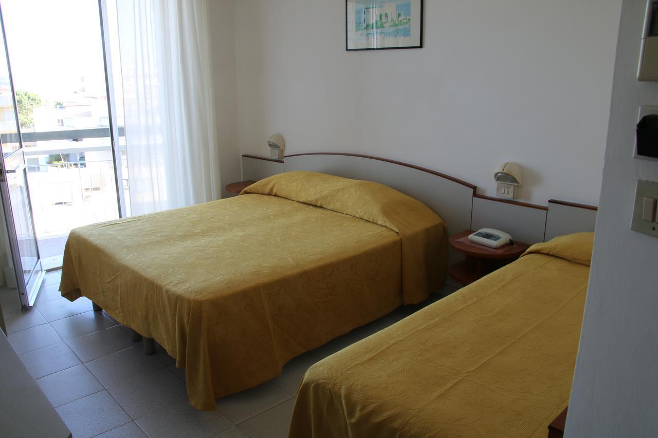 Hotel Boston Alba Adriatica Exterior foto