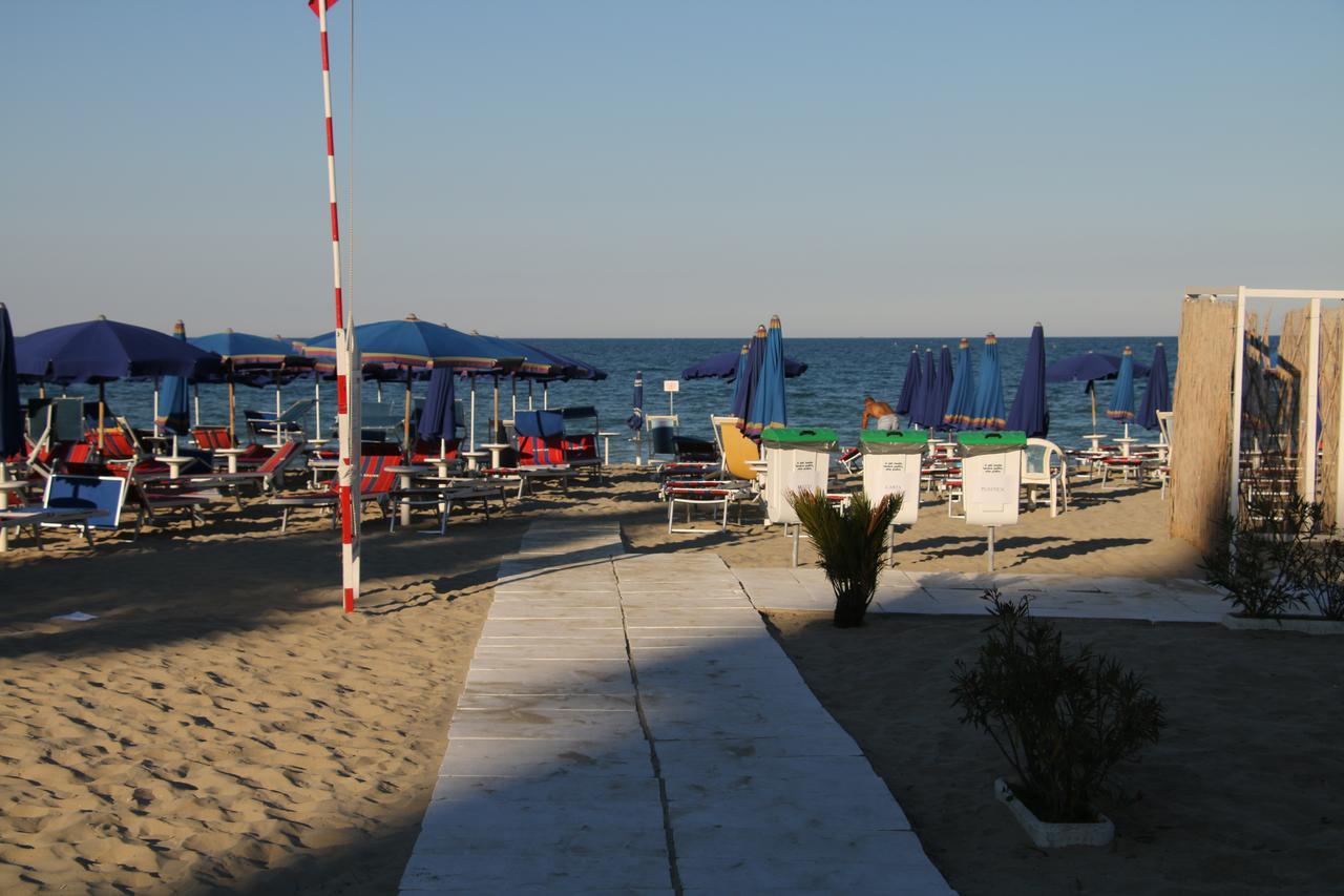 Hotel Boston Alba Adriatica Exterior foto
