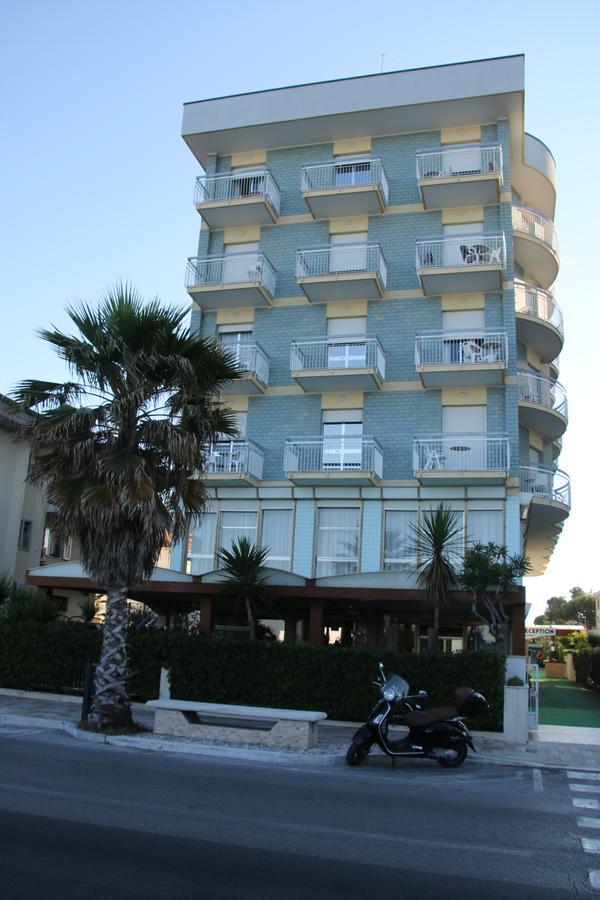 Hotel Boston Alba Adriatica Exterior foto